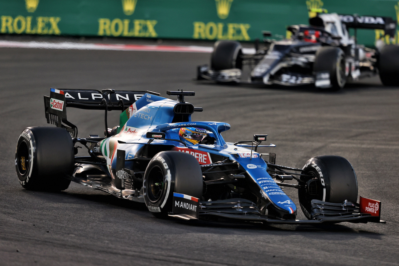 GP ABU DHABI, Fernando Alonso (ESP) Alpine F1 Team A521.
12.12.2021. Formula 1 World Championship, Rd 22, Abu Dhabi Grand Prix, Yas Marina Circuit, Abu Dhabi, Gara Day.
- www.xpbimages.com, EMail: requests@xpbimages.com © Copyright: Moy / XPB Images
