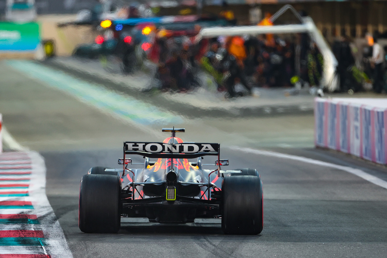 GP ABU DHABI, Max Verstappen (NLD), Red Bull Racing 
12.12.2021. Formula 1 World Championship, Rd 22, Abu Dhabi Grand Prix, Yas Marina Circuit, Abu Dhabi, Gara Day.
- www.xpbimages.com, EMail: requests@xpbimages.com ¬© Copyright: Charniaux / XPB Images