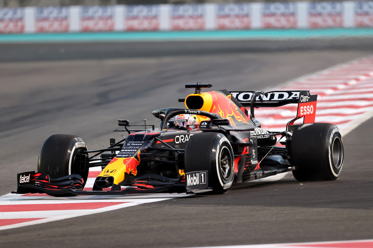 GP ABU DHABI, Max Verstappen (NLD), Red Bull Racing 
12.12.2021. Formula 1 World Championship, Rd 22, Abu Dhabi Grand Prix, Yas Marina Circuit, Abu Dhabi, Gara Day.
- www.xpbimages.com, EMail: requests@xpbimages.com ¬© Copyright: Charniaux / XPB Images