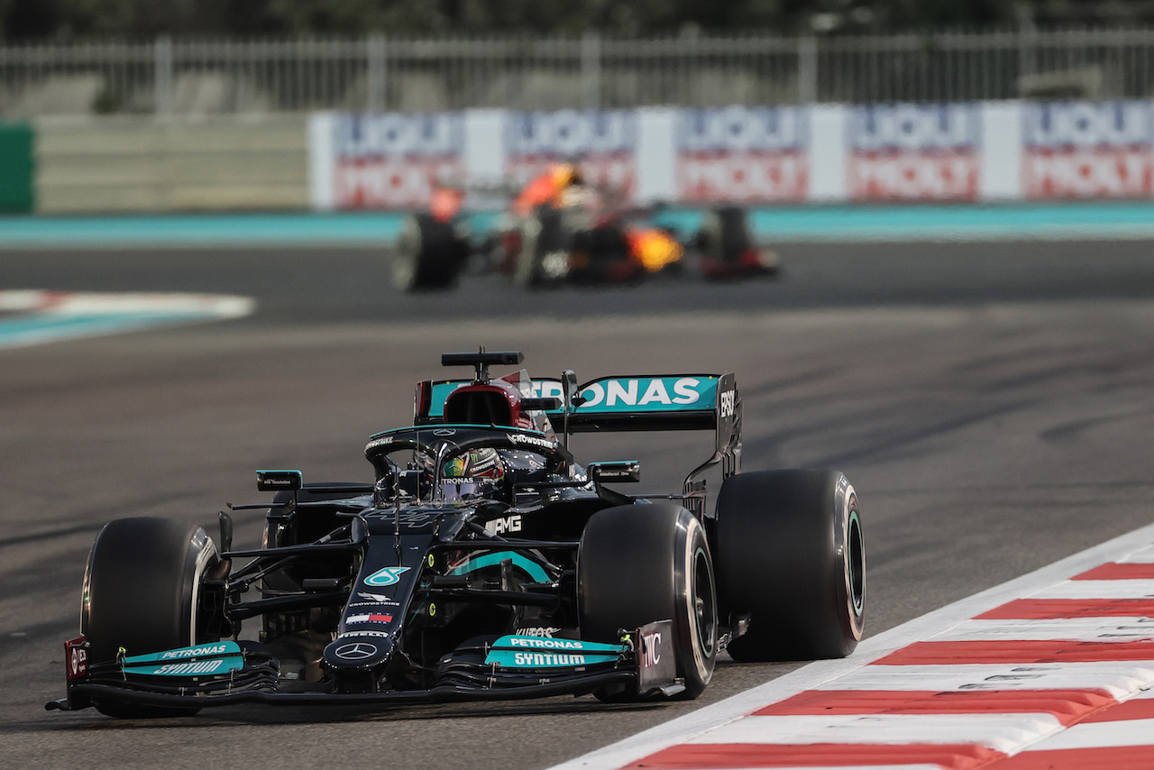 GP ABU DHABI, Lewis Hamilton (GBR), Mercedes AMG F1  
12.12.2021. Formula 1 World Championship, Rd 22, Abu Dhabi Grand Prix, Yas Marina Circuit, Abu Dhabi, Gara Day.
- www.xpbimages.com, EMail: requests@xpbimages.com ¬© Copyright: Charniaux / XPB Images