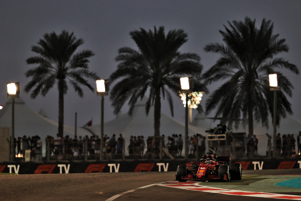 GP ABU DHABI, Charles Leclerc (MON) Ferrari SF-21.
12.12.2021. Formula 1 World Championship, Rd 22, Abu Dhabi Grand Prix, Yas Marina Circuit, Abu Dhabi, Gara Day.
- www.xpbimages.com, EMail: requests@xpbimages.com © Copyright: Moy / XPB Images