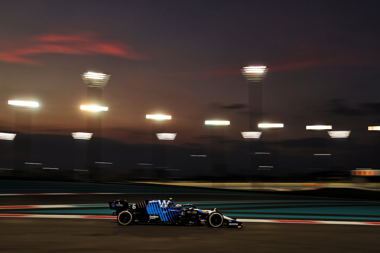 GP ABU DHABI, Nicholas Latifi (CDN) Williams Racing FW43B.
12.12.2021. Formula 1 World Championship, Rd 22, Abu Dhabi Grand Prix, Yas Marina Circuit, Abu Dhabi, Gara Day.
- www.xpbimages.com, EMail: requests@xpbimages.com © Copyright: Moy / XPB Images