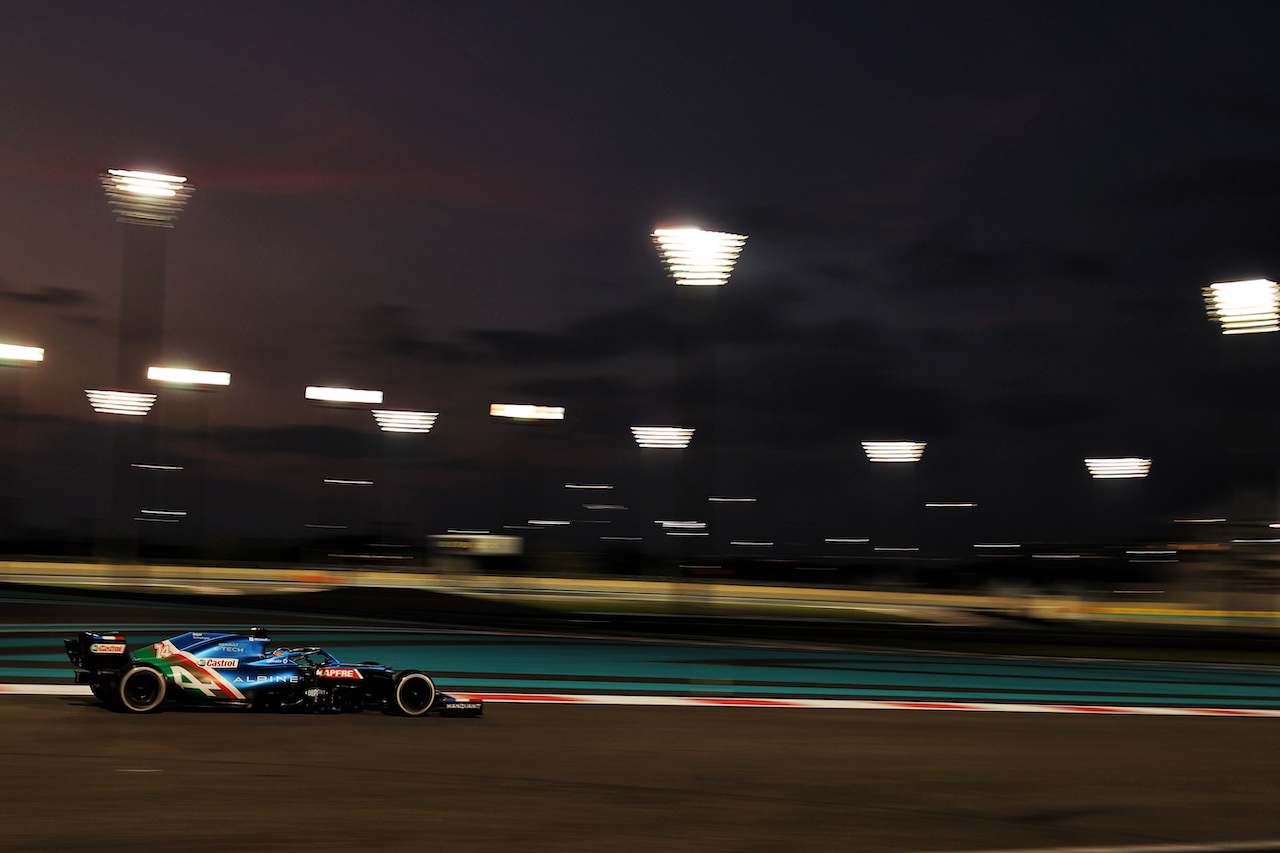 GP ABU DHABI, Fernando Alonso (ESP) Alpine F1 Team A521.
12.12.2021. Formula 1 World Championship, Rd 22, Abu Dhabi Grand Prix, Yas Marina Circuit, Abu Dhabi, Gara Day.
- www.xpbimages.com, EMail: requests@xpbimages.com © Copyright: Moy / XPB Images
