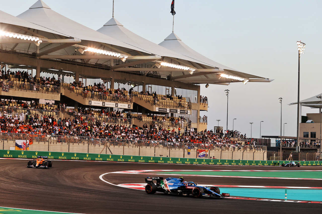 GP ABU DHABI, Esteban Ocon (FRA) Alpine F1 Team A521.
12.12.2021. Formula 1 World Championship, Rd 22, Abu Dhabi Grand Prix, Yas Marina Circuit, Abu Dhabi, Gara Day.
- www.xpbimages.com, EMail: requests@xpbimages.com © Copyright: Moy / XPB Images