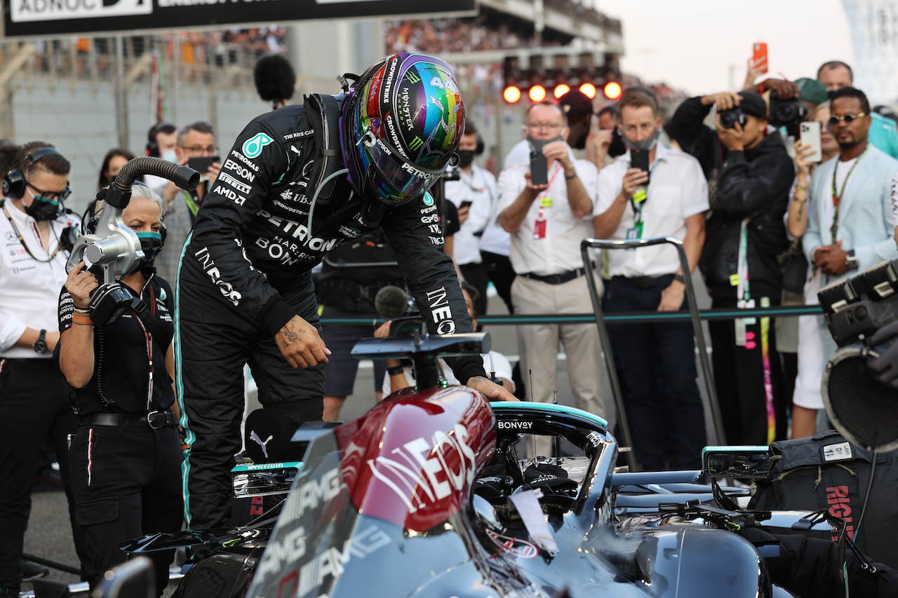 GP ABU DHABI, Lewis Hamilton (GBR) Mercedes AMG F1 W12.
12.12.2021. Formula 1 World Championship, Rd 22, Abu Dhabi Grand Prix, Yas Marina Circuit, Abu Dhabi, Gara Day.
- www.xpbimages.com, EMail: requests@xpbimages.com © Copyright: Batchelor / XPB Images