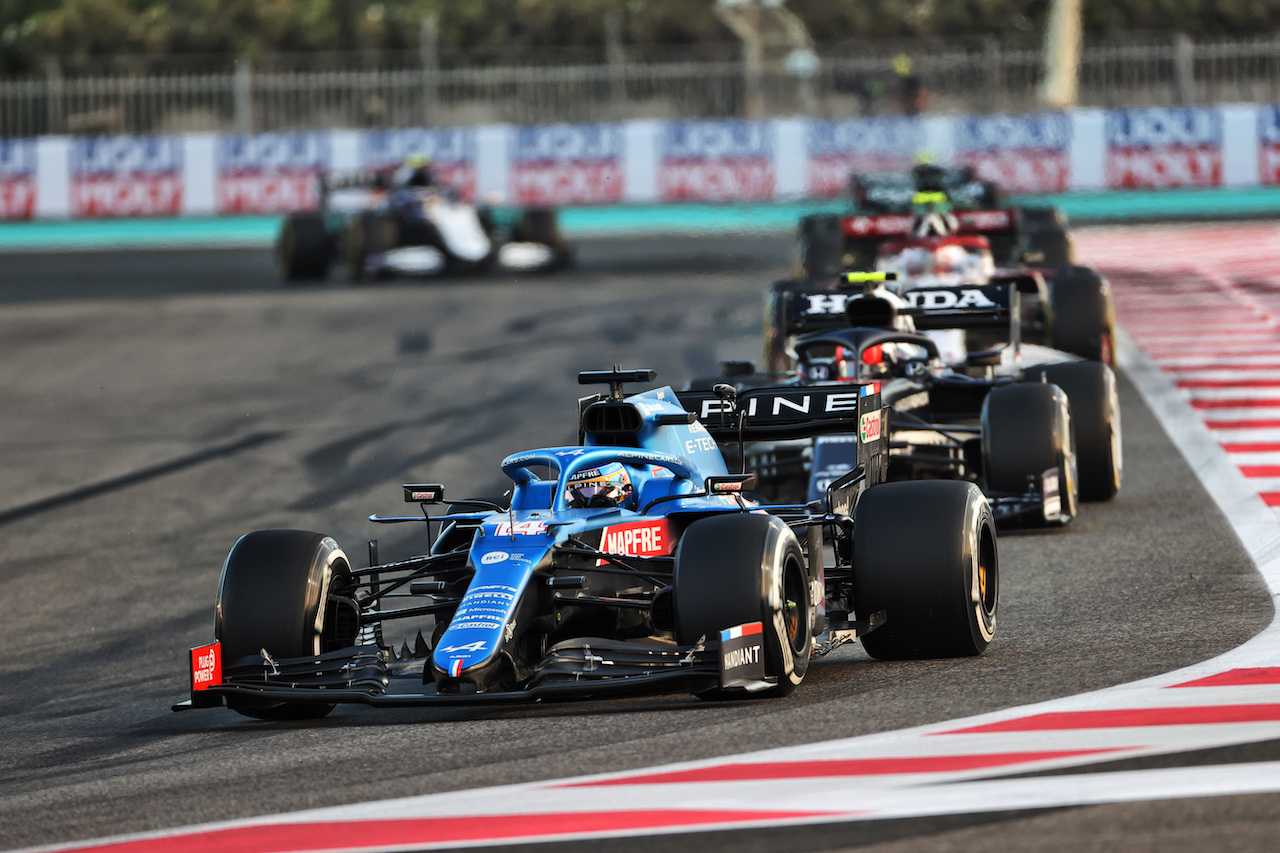 GP ABU DHABI, Fernando Alonso (ESP) Alpine F1 Team A521.
12.12.2021. Formula 1 World Championship, Rd 22, Abu Dhabi Grand Prix, Yas Marina Circuit, Abu Dhabi, Gara Day.
- www.xpbimages.com, EMail: requests@xpbimages.com © Copyright: Charniaux / XPB Images
