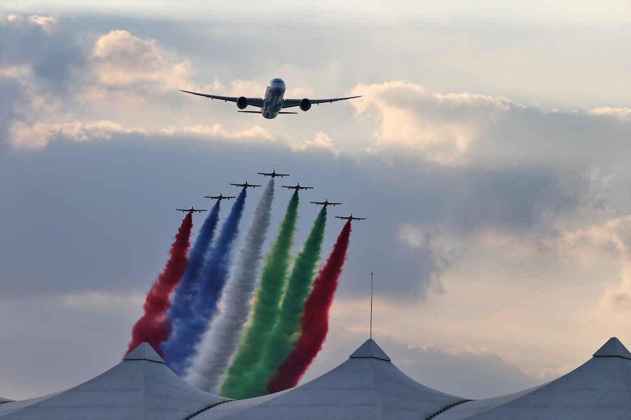 GP ABU DHABI, griglia Atmosfera - air display.
12.12.2021. Formula 1 World Championship, Rd 22, Abu Dhabi Grand Prix, Yas Marina Circuit, Abu Dhabi, Gara Day.
- www.xpbimages.com, EMail: requests@xpbimages.com © Copyright: Moy / XPB Images