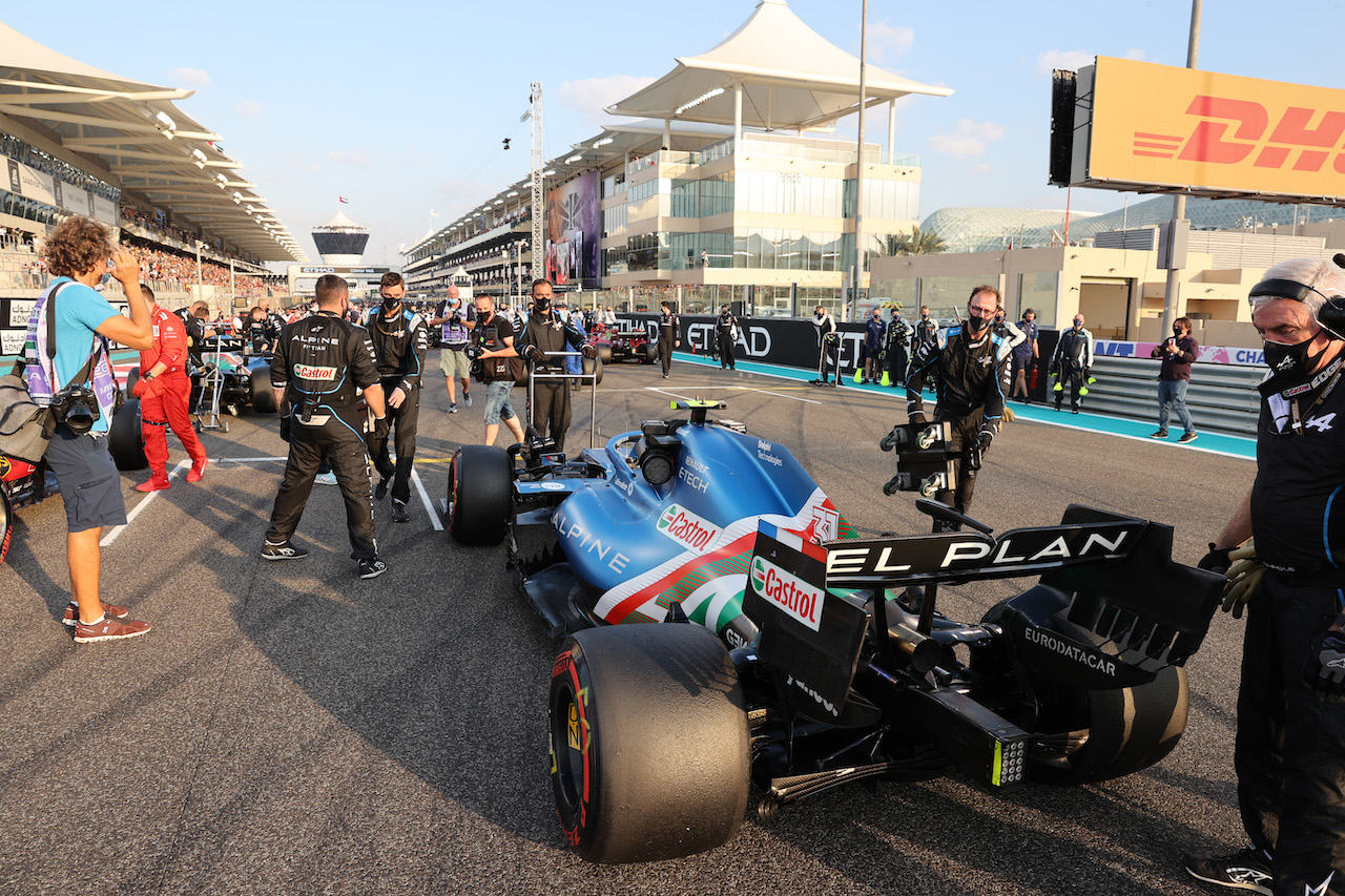 GP ABU DHABI, Esteban Ocon (FRA) Alpine F1 Team A521.
12.12.2021. Formula 1 World Championship, Rd 22, Abu Dhabi Grand Prix, Yas Marina Circuit, Abu Dhabi, Gara Day.
- www.xpbimages.com, EMail: requests@xpbimages.com ¬© Copyright: Batchelor / XPB Images