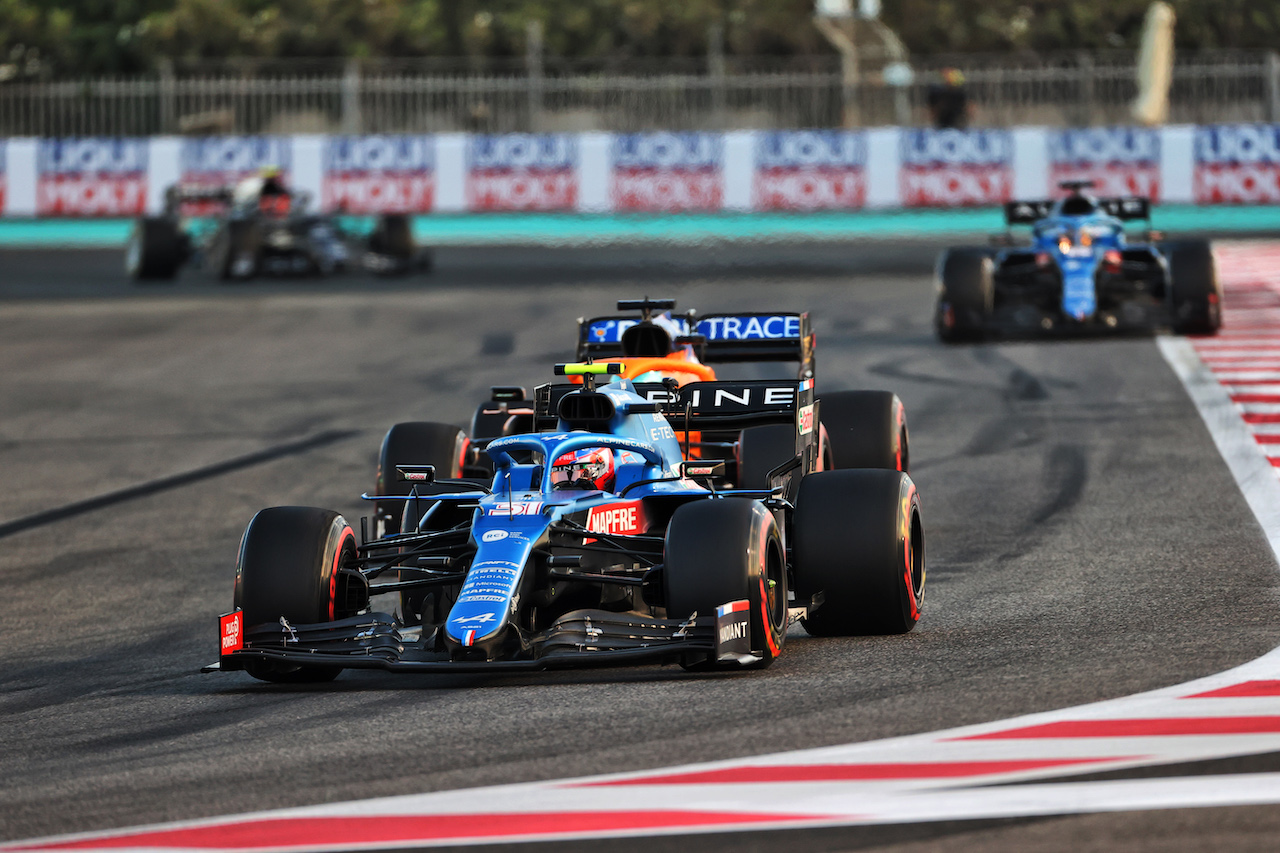 GP ABU DHABI, Esteban Ocon (FRA) Alpine F1 Team A521.
12.12.2021. Formula 1 World Championship, Rd 22, Abu Dhabi Grand Prix, Yas Marina Circuit, Abu Dhabi, Gara Day.
- www.xpbimages.com, EMail: requests@xpbimages.com © Copyright: Charniaux / XPB Images