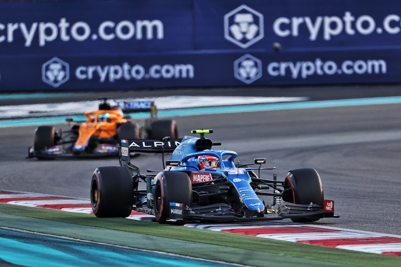 GP ABU DHABI, Esteban Ocon (FRA) Alpine F1 Team A521.
12.12.2021. Formula 1 World Championship, Rd 22, Abu Dhabi Grand Prix, Yas Marina Circuit, Abu Dhabi, Gara Day.
- www.xpbimages.com, EMail: requests@xpbimages.com © Copyright: Bearne / XPB Images