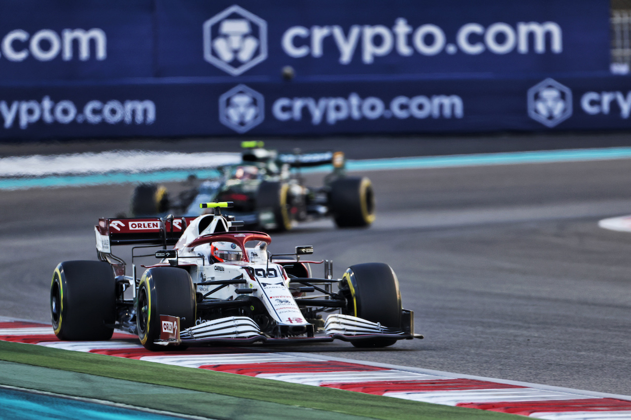 GP ABU DHABI, Antonio Giovinazzi (ITA) Alfa Romeo Racing C41.
12.12.2021. Formula 1 World Championship, Rd 22, Abu Dhabi Grand Prix, Yas Marina Circuit, Abu Dhabi, Gara Day.
- www.xpbimages.com, EMail: requests@xpbimages.com © Copyright: Bearne / XPB Images