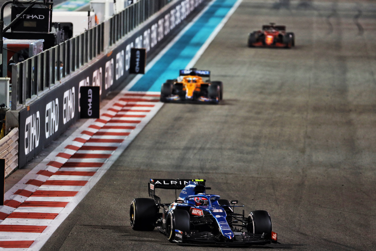 GP ABU DHABI, Esteban Ocon (FRA) Alpine F1 Team A521.
12.12.2021. Formula 1 World Championship, Rd 22, Abu Dhabi Grand Prix, Yas Marina Circuit, Abu Dhabi, Gara Day.
- www.xpbimages.com, EMail: requests@xpbimages.com © Copyright: Bearne / XPB Images