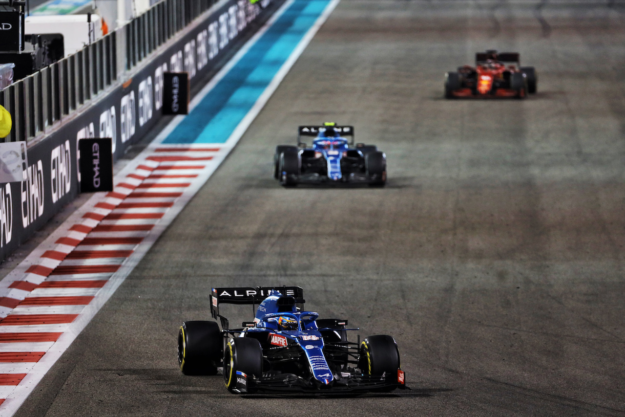 GP ABU DHABI, Fernando Alonso (ESP) Alpine F1 Team A521.
12.12.2021. Formula 1 World Championship, Rd 22, Abu Dhabi Grand Prix, Yas Marina Circuit, Abu Dhabi, Gara Day.
- www.xpbimages.com, EMail: requests@xpbimages.com © Copyright: Bearne / XPB Images