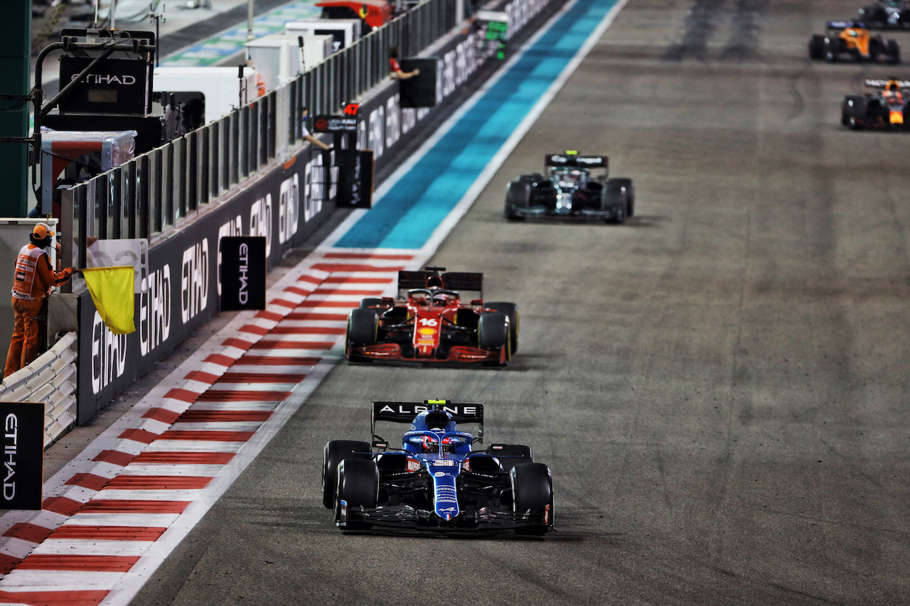 GP ABU DHABI, Esteban Ocon (FRA) Alpine F1 Team A521.
12.12.2021. Formula 1 World Championship, Rd 22, Abu Dhabi Grand Prix, Yas Marina Circuit, Abu Dhabi, Gara Day.
- www.xpbimages.com, EMail: requests@xpbimages.com © Copyright: Bearne / XPB Images