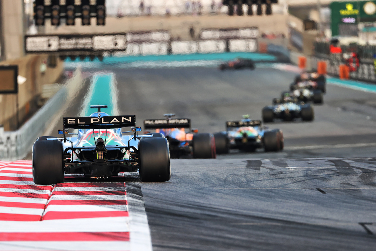 GP ABU DHABI, Fernando Alonso (ESP) Alpine F1 Team A521.
12.12.2021. Formula 1 World Championship, Rd 22, Abu Dhabi Grand Prix, Yas Marina Circuit, Abu Dhabi, Gara Day.
- www.xpbimages.com, EMail: requests@xpbimages.com © Copyright: Charniaux / XPB Images