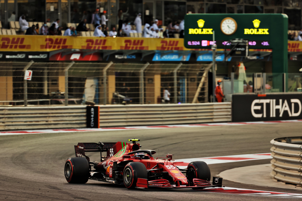 GP ABU DHABI, Carlos Sainz Jr (ESP) Ferrari SF-21.
12.12.2021. Formula 1 World Championship, Rd 22, Abu Dhabi Grand Prix, Yas Marina Circuit, Abu Dhabi, Gara Day.
- www.xpbimages.com, EMail: requests@xpbimages.com © Copyright: Batchelor / XPB Images