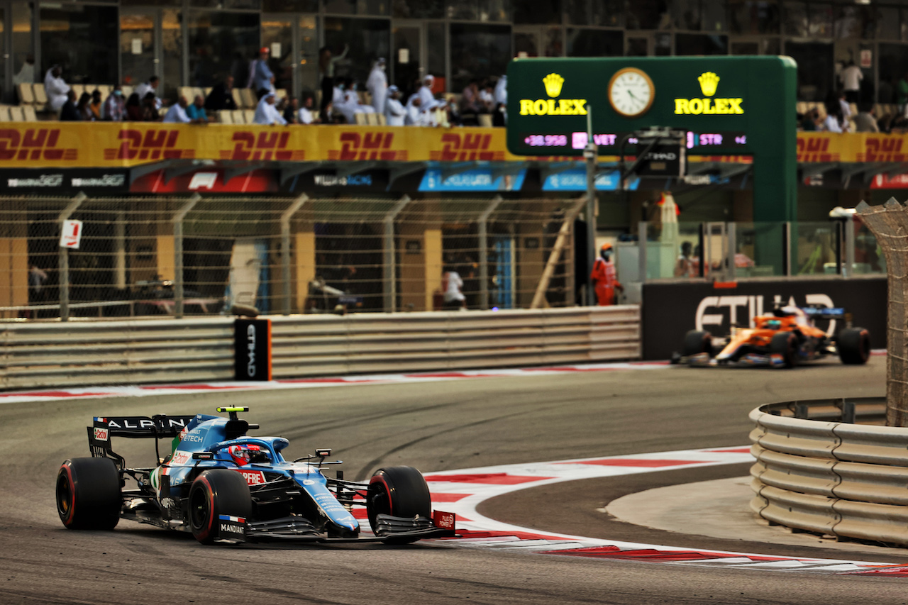 GP ABU DHABI, Esteban Ocon (FRA) Alpine F1 Team A521.
12.12.2021. Formula 1 World Championship, Rd 22, Abu Dhabi Grand Prix, Yas Marina Circuit, Abu Dhabi, Gara Day.
- www.xpbimages.com, EMail: requests@xpbimages.com © Copyright: Batchelor / XPB Images