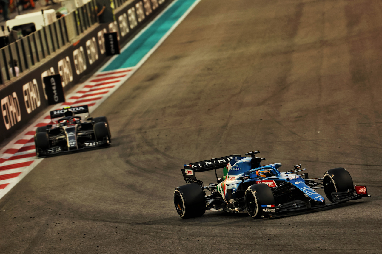GP ABU DHABI, Fernando Alonso (ESP) Alpine F1 Team A521.
12.12.2021. Formula 1 World Championship, Rd 22, Abu Dhabi Grand Prix, Yas Marina Circuit, Abu Dhabi, Gara Day.
- www.xpbimages.com, EMail: requests@xpbimages.com © Copyright: Batchelor / XPB Images