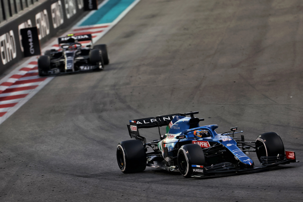 GP ABU DHABI, Fernando Alonso (ESP) Alpine F1 Team A521.
12.12.2021. Formula 1 World Championship, Rd 22, Abu Dhabi Grand Prix, Yas Marina Circuit, Abu Dhabi, Gara Day.
- www.xpbimages.com, EMail: requests@xpbimages.com © Copyright: Batchelor / XPB Images