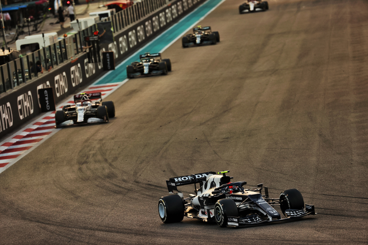 GP ABU DHABI, Pierre Gasly (FRA) AlphaTauri AT02.
12.12.2021. Formula 1 World Championship, Rd 22, Abu Dhabi Grand Prix, Yas Marina Circuit, Abu Dhabi, Gara Day.
- www.xpbimages.com, EMail: requests@xpbimages.com © Copyright: Batchelor / XPB Images