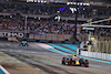 GP ABU DHABI, Gara winner e World Champion Max Verstappen (NLD) Red Bull Racing RB16B wins the race ahead of second placed Lewis Hamilton (GBR) Mercedes AMG F1 W12.
12.12.2021. Formula 1 World Championship, Rd 22, Abu Dhabi Grand Prix, Yas Marina Circuit, Abu Dhabi, Gara Day.
- www.xpbimages.com, EMail: requests@xpbimages.com © Copyright: Moy / XPB Images