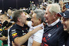 GP ABU DHABI, Masashi Yamamoto (JPN) Honda Racing F1 Managing Director e Dr Helmut Marko (AUT) Red Bull Motorsport Consultant e Christian Horner (GBR) Red Bull Racing Team Principal. 

12.12.2021. Formula 1 World Championship, Rd 22, Abu Dhabi Grand Prix, Yas Marina Circuit, Abu Dhabi, Gara Day.
- www.xpbimages.com, EMail: requests@xpbimages.com © Copyright: Batchelor / XPB Images