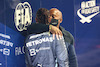 GP ABU DHABI, Lewis Hamilton (GBR), Mercedes AMG F1  e his father Anthony
12.12.2021. Formula 1 World Championship, Rd 22, Abu Dhabi Grand Prix, Yas Marina Circuit, Abu Dhabi, Gara Day.
- www.xpbimages.com, EMail: requests@xpbimages.com ¬© Copyright: Charniaux / XPB Images