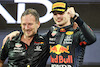 GP ABU DHABI, Christian Horner (GBR), Red Bull Racing Team Principal  e Max Verstappen (NLD), Red Bull Racing 
12.12.2021. Formula 1 World Championship, Rd 22, Abu Dhabi Grand Prix, Yas Marina Circuit, Abu Dhabi, Gara Day.
- www.xpbimages.com, EMail: requests@xpbimages.com ¬© Copyright: Charniaux / XPB Images