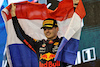 GP ABU DHABI, Gara winner e World Champion Max Verstappen (NLD) Red Bull Racing celebrates on the podium.
12.12.2021. Formula 1 World Championship, Rd 22, Abu Dhabi Grand Prix, Yas Marina Circuit, Abu Dhabi, Gara Day.
- www.xpbimages.com, EMail: requests@xpbimages.com © Copyright: Moy / XPB Images