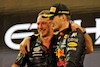 GP ABU DHABI, (L to R): Christian Horner (GBR) Red Bull Racing Team Principal celebrates on the podium with vincitore e World Champion Max Verstappen (NLD) Red Bull Racing.
12.12.2021. Formula 1 World Championship, Rd 22, Abu Dhabi Grand Prix, Yas Marina Circuit, Abu Dhabi, Gara Day.
- www.xpbimages.com, EMail: requests@xpbimages.com © Copyright: Moy / XPB Images