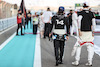 GP ABU DHABI, Fernando Alonso (ESP), Alpine F1 Team e Antonio Giovinazzi (ITA), Alfa Romeo Racing 
12.12.2021. Formula 1 World Championship, Rd 22, Abu Dhabi Grand Prix, Yas Marina Circuit, Abu Dhabi, Gara Day.
- www.xpbimages.com, EMail: requests@xpbimages.com ¬© Copyright: Charniaux / XPB Images