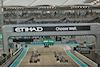 GP ABU DHABI, Max Verstappen (NLD) Red Bull Racing RB16B e Lewis Hamilton (GBR) Mercedes AMG F1 W12 at the partenza of the race.
12.12.2021. Formula 1 World Championship, Rd 22, Abu Dhabi Grand Prix, Yas Marina Circuit, Abu Dhabi, Gara Day.
- www.xpbimages.com, EMail: requests@xpbimages.com © Copyright: Batchelor / XPB Images