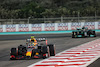 GP ABU DHABI, Sergio Perez (MEX), Red Bull Racing e Lewis Hamilton (GBR), Mercedes AMG F1  
12.12.2021. Formula 1 World Championship, Rd 22, Abu Dhabi Grand Prix, Yas Marina Circuit, Abu Dhabi, Gara Day.
- www.xpbimages.com, EMail: requests@xpbimages.com ¬© Copyright: Charniaux / XPB Images