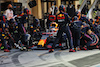GP ABU DHABI, Max Verstappen (NLD) Red Bull Racing RB16B makes a pit stop.
12.12.2021. Formula 1 World Championship, Rd 22, Abu Dhabi Grand Prix, Yas Marina Circuit, Abu Dhabi, Gara Day.
- www.xpbimages.com, EMail: requests@xpbimages.com © Copyright: Bearne / XPB Images