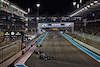 GP ABU DHABI, Lewis Hamilton (GBR) Mercedes AMG F1 W12.
12.12.2021. Formula 1 World Championship, Rd 22, Abu Dhabi Grand Prix, Yas Marina Circuit, Abu Dhabi, Gara Day.
- www.xpbimages.com, EMail: requests@xpbimages.com © Copyright: Bearne / XPB Images
