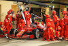 GP ABU DHABI, Carlos Sainz Jr (ESP) Ferrari SF-21 makes a pit stop.
12.12.2021. Formula 1 World Championship, Rd 22, Abu Dhabi Grand Prix, Yas Marina Circuit, Abu Dhabi, Gara Day.
- www.xpbimages.com, EMail: requests@xpbimages.com © Copyright: Bearne / XPB Images