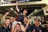 GP ABU DHABI, Gara winner e World Champion Max Verstappen (NLD) Red Bull Racing celebrates with the team.
12.12.2021. Formula 1 World Championship, Rd 22, Abu Dhabi Grand Prix, Yas Marina Circuit, Abu Dhabi, Gara Day.
- www.xpbimages.com, EMail: requests@xpbimages.com © Copyright: Moy / XPB Images