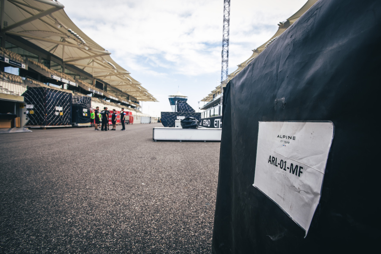 GP ABU DHABI, Circuit Atmosfera - Alpine F1 Team freight ready for unpacking.
08.12.2021. Formula 1 World Championship, Rd 22, Abu Dhabi Grand Prix, Yas Marina Circuit, Abu Dhabi, Preparation Day.
- www.xpbimages.com, EMail: requests@xpbimages.com © Copyright: Bearne / XPB Images