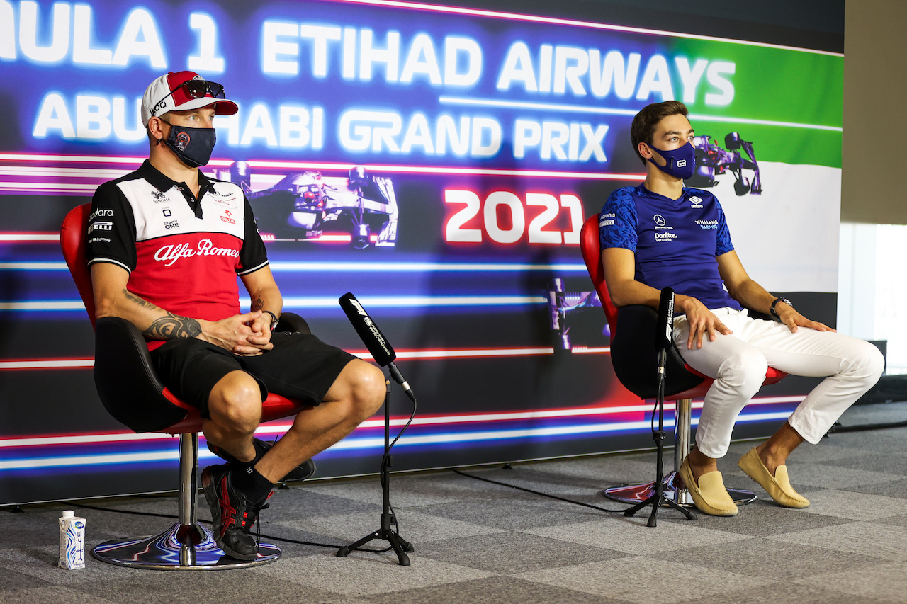 GP ABU DHABI, (L to R): Kimi Raikkonen (FIN) Alfa Romeo Racing e George Russell (GBR) Williams Racing in the FIA Press Conference.
09.12.2021. Formula 1 World Championship, Rd 22, Abu Dhabi Grand Prix, Yas Marina Circuit, Abu Dhabi, Preparation Day.
- www.xpbimages.com, EMail: requests@xpbimages.com © Copyright: FIA Pool Image for Editorial Use Only
