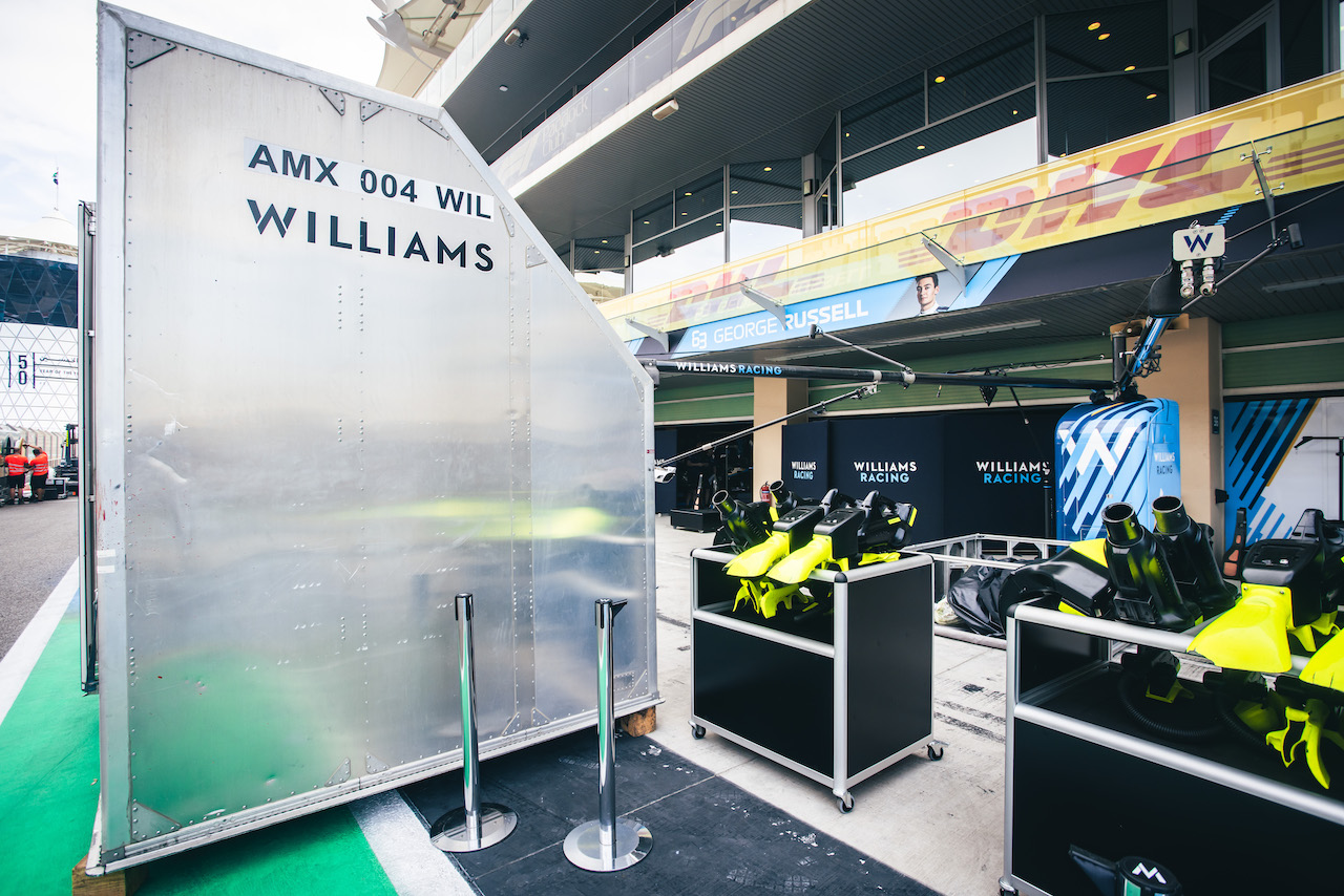 GP ABU DHABI, Circuit Atmosfera - Williams Racing freight ready for unpacking.
08.12.2021. Formula 1 World Championship, Rd 22, Abu Dhabi Grand Prix, Yas Marina Circuit, Abu Dhabi, Preparation Day.
- www.xpbimages.com, EMail: requests@xpbimages.com © Copyright: Bearne / XPB Images