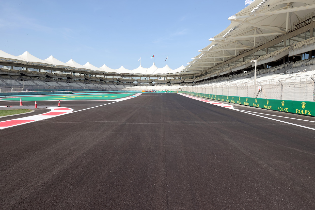GP ABU DHABI, The new turn 5 circuit changes.
08.12.2021. Formula 1 World Championship, Rd 22, Abu Dhabi Grand Prix, Yas Marina Circuit, Abu Dhabi, Preparation Day.
- www.xpbimages.com, EMail: requests@xpbimages.com © Copyright: Batchelor / XPB Images