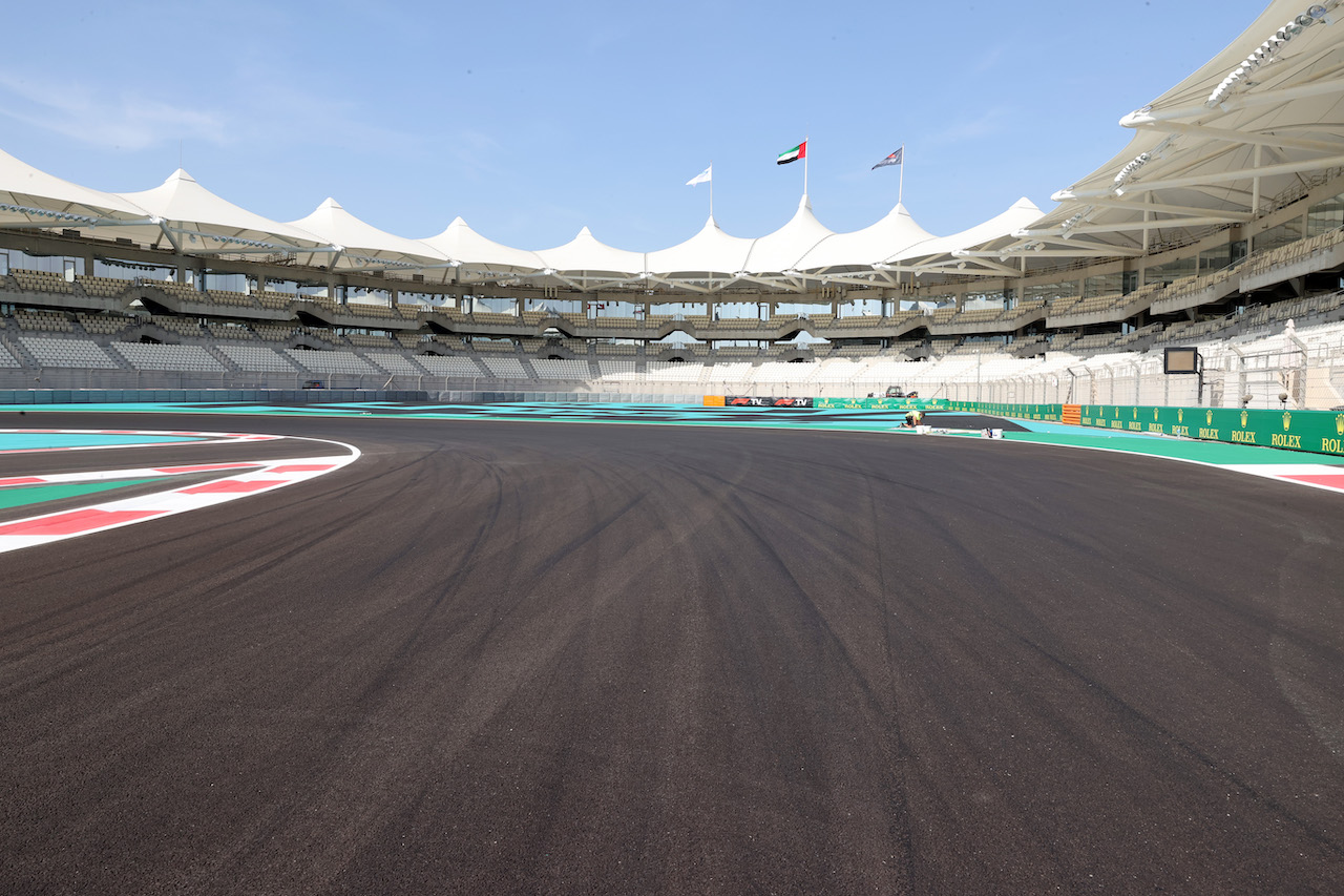 GP ABU DHABI, The new turn 5 circuit changes.
08.12.2021. Formula 1 World Championship, Rd 22, Abu Dhabi Grand Prix, Yas Marina Circuit, Abu Dhabi, Preparation Day.
- www.xpbimages.com, EMail: requests@xpbimages.com © Copyright: Batchelor / XPB Images