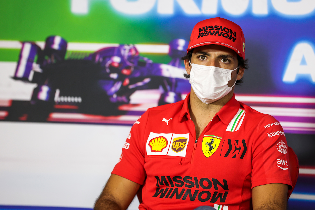 GP ABU DHABI, Carlos Sainz Jr (ESP) Ferrari in the FIA Press Conference.
09.12.2021. Formula 1 World Championship, Rd 22, Abu Dhabi Grand Prix, Yas Marina Circuit, Abu Dhabi, Preparation Day.
- www.xpbimages.com, EMail: requests@xpbimages.com © Copyright: FIA Pool Image for Editorial Use Only