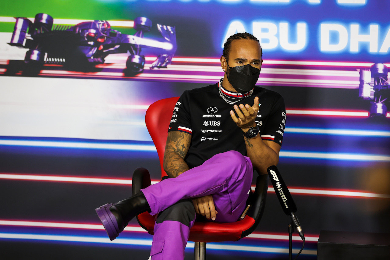 GP ABU DHABI, Lewis Hamilton (GBR) Mercedes AMG F1 in the FIA Press Conference.
09.12.2021. Formula 1 World Championship, Rd 22, Abu Dhabi Grand Prix, Yas Marina Circuit, Abu Dhabi, Preparation Day.
- www.xpbimages.com, EMail: requests@xpbimages.com © Copyright: FIA Pool Image for Editorial Use Only