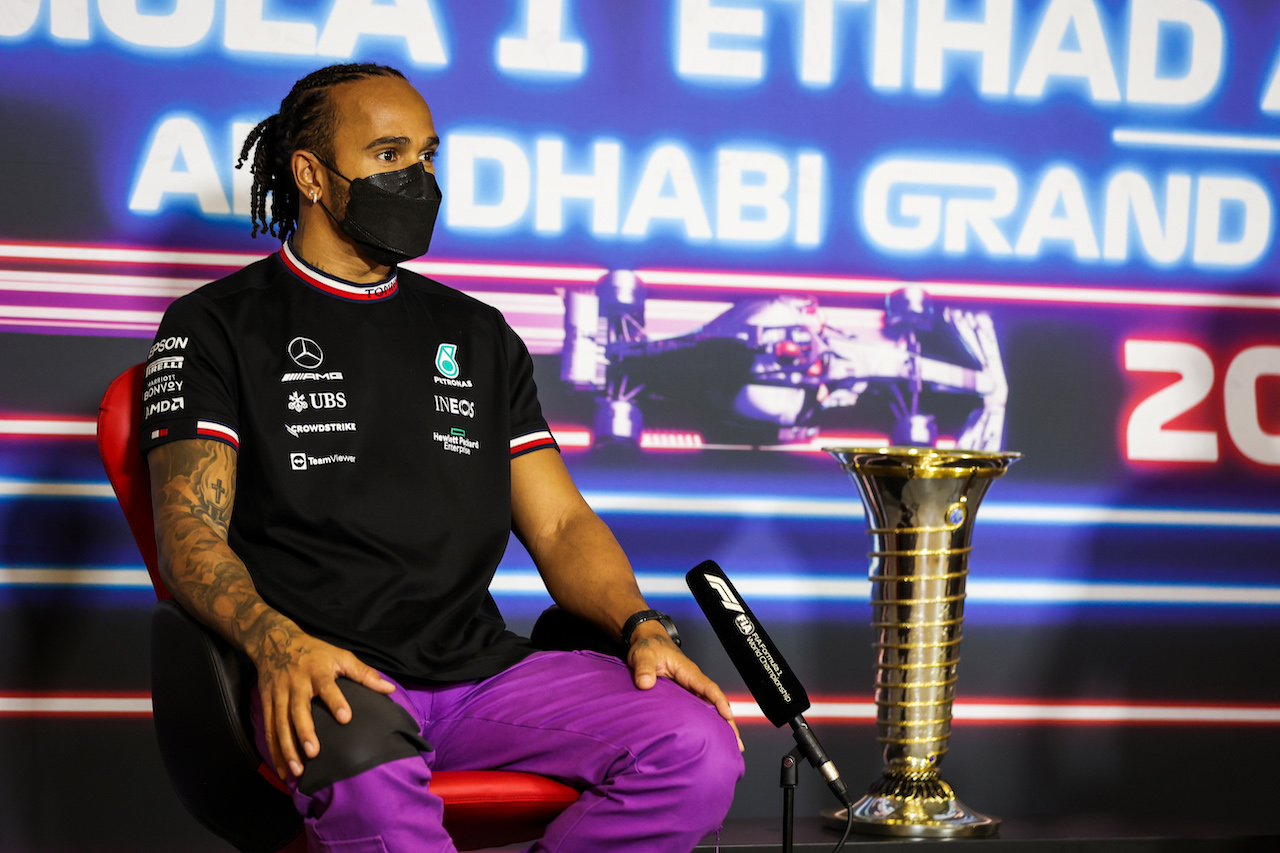 GP ABU DHABI, Lewis Hamilton (GBR) Mercedes AMG F1 in the FIA Press Conference.
09.12.2021. Formula 1 World Championship, Rd 22, Abu Dhabi Grand Prix, Yas Marina Circuit, Abu Dhabi, Preparation Day.
- www.xpbimages.com, EMail: requests@xpbimages.com © Copyright: FIA Pool Image for Editorial Use Only
