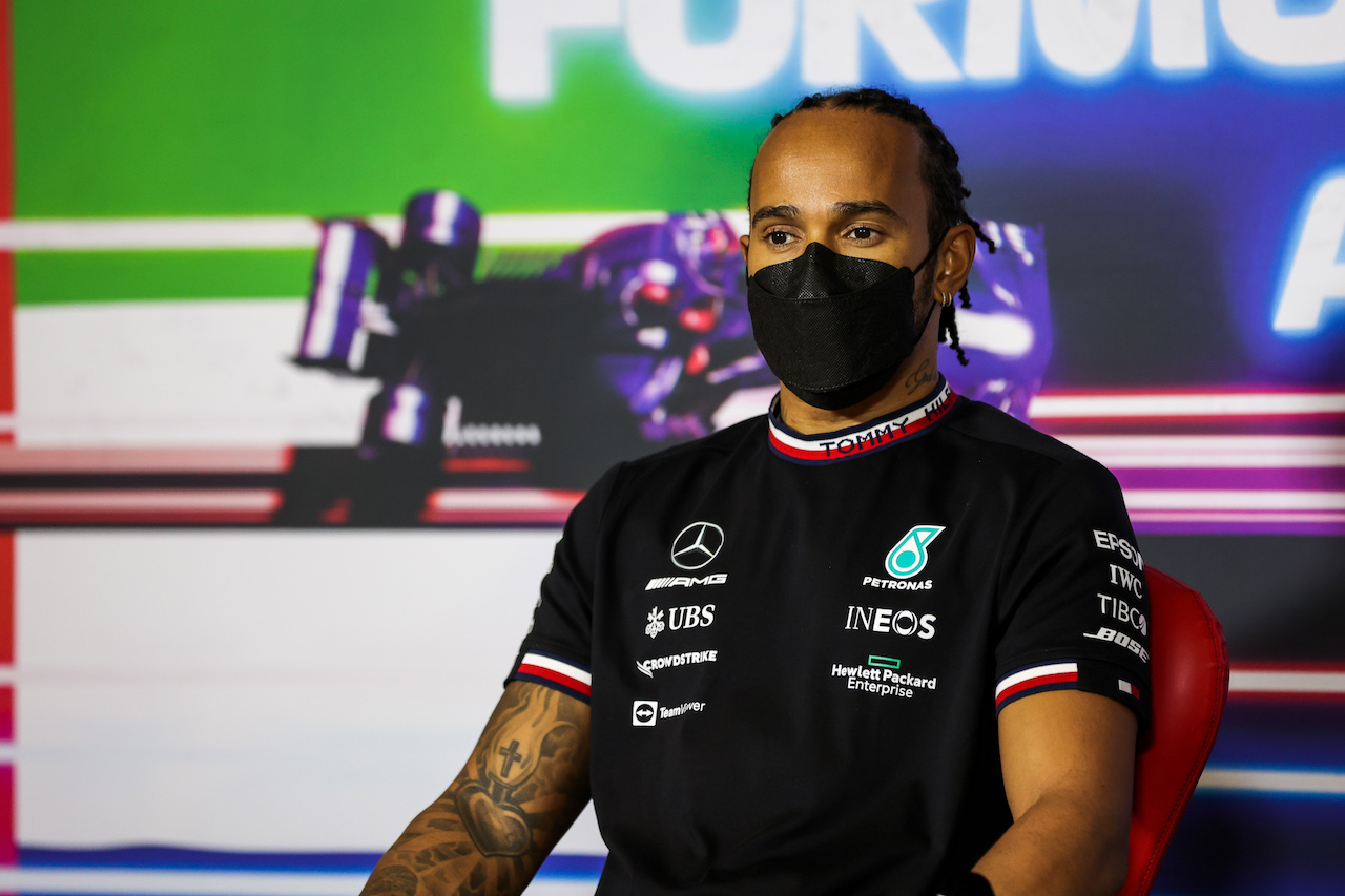 GP ABU DHABI, Lewis Hamilton (GBR) Mercedes AMG F1 in the FIA Press Conference.
09.12.2021. Formula 1 World Championship, Rd 22, Abu Dhabi Grand Prix, Yas Marina Circuit, Abu Dhabi, Preparation Day.
- www.xpbimages.com, EMail: requests@xpbimages.com © Copyright: FIA Pool Image for Editorial Use Only