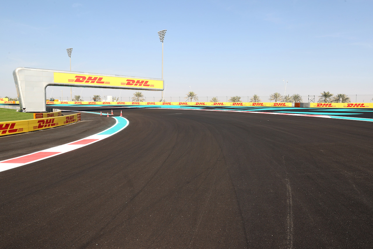 GP ABU DHABI, The new turn 9 circuit changes.
08.12.2021. Formula 1 World Championship, Rd 22, Abu Dhabi Grand Prix, Yas Marina Circuit, Abu Dhabi, Preparation Day.
- www.xpbimages.com, EMail: requests@xpbimages.com ¬© Copyright: Batchelor / XPB Images