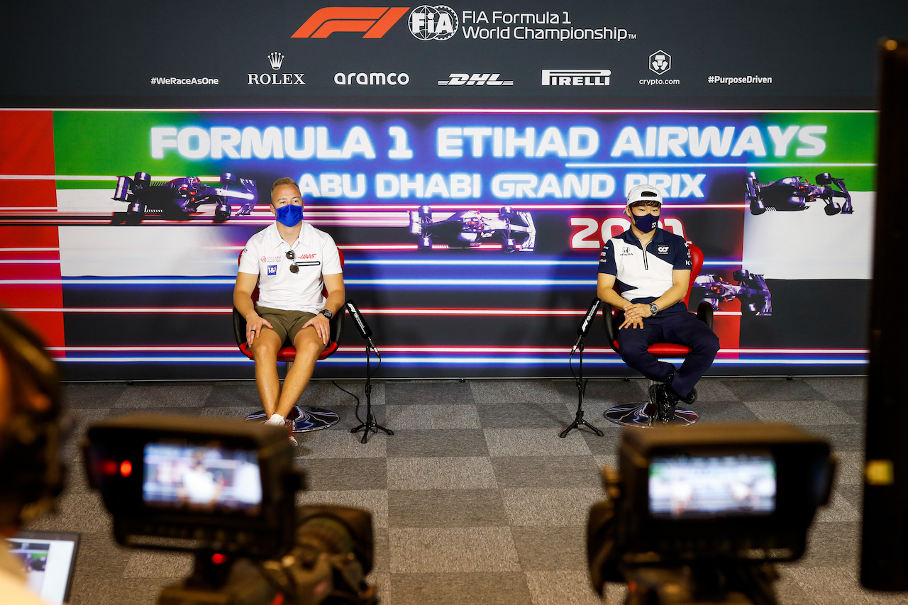 GP ABU DHABI, (L to R): Nikita Mazepin (RUS) Haas F1 Team e Yuki Tsunoda (JPN) AlphaTauri in the FIA Press Conference.
09.12.2021. Formula 1 World Championship, Rd 22, Abu Dhabi Grand Prix, Yas Marina Circuit, Abu Dhabi, Preparation Day.
- www.xpbimages.com, EMail: requests@xpbimages.com © Copyright: FIA Pool Image for Editorial Use Only