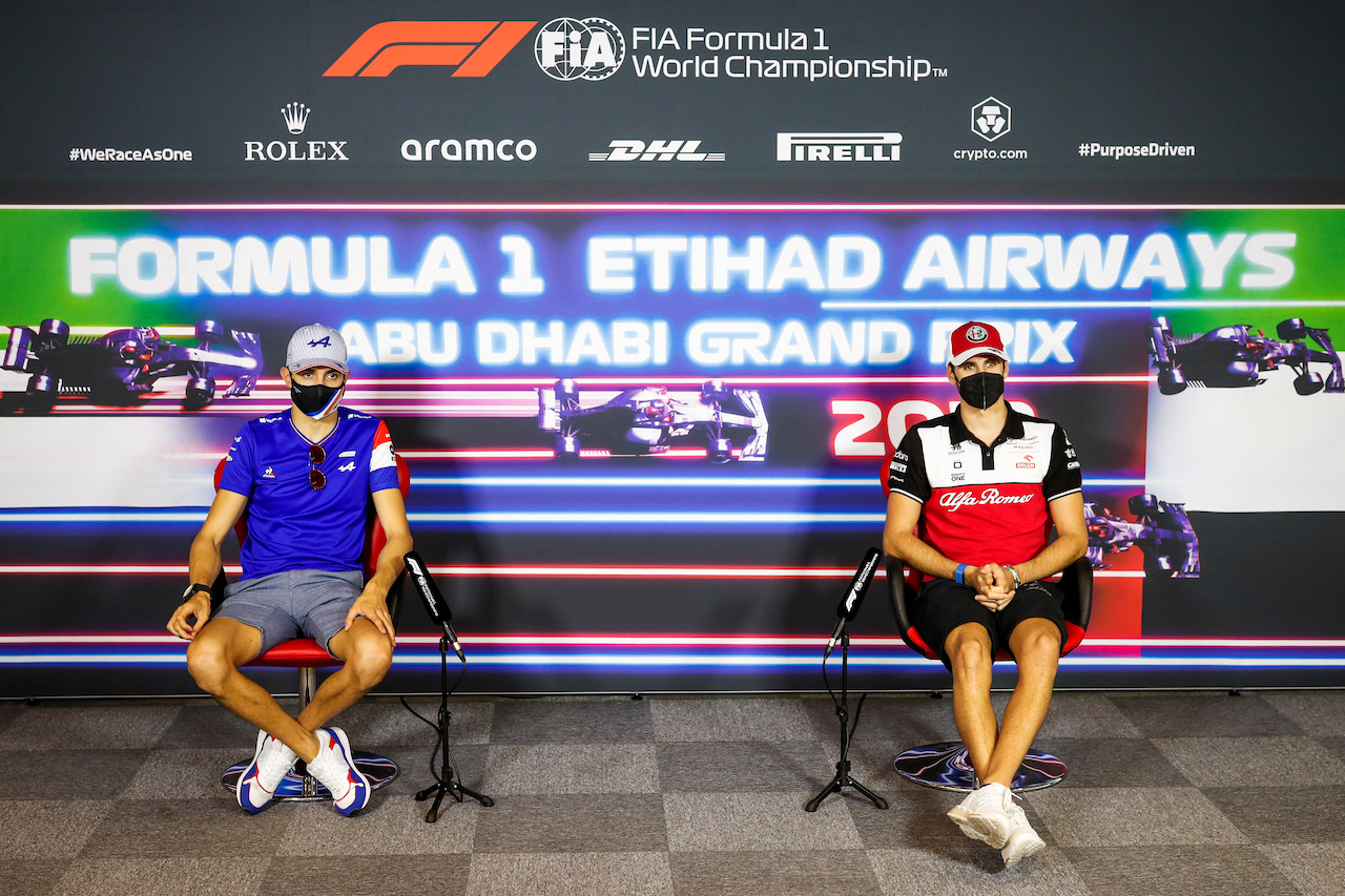 GP ABU DHABI, (L to R): Esteban Ocon (FRA) Alpine F1 Team e Antonio Giovinazzi (ITA) Alfa Romeo Racing in the FIA Press Conference.
09.12.2021. Formula 1 World Championship, Rd 22, Abu Dhabi Grand Prix, Yas Marina Circuit, Abu Dhabi, Preparation Day.
- www.xpbimages.com, EMail: requests@xpbimages.com © Copyright: FIA Pool Image for Editorial Use Only