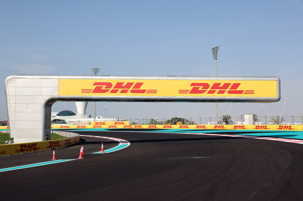 GP ABU DHABI, The new turn 9 circuit changes.
08.12.2021. Formula 1 World Championship, Rd 22, Abu Dhabi Grand Prix, Yas Marina Circuit, Abu Dhabi, Preparation Day.
- www.xpbimages.com, EMail: requests@xpbimages.com © Copyright: Batchelor / XPB Images
